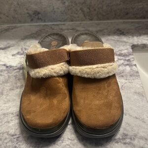 BZEES Kismet Women’s Clogs Mules Suede Slip-On Comfort Faux Fur Sz 7.5 Strap